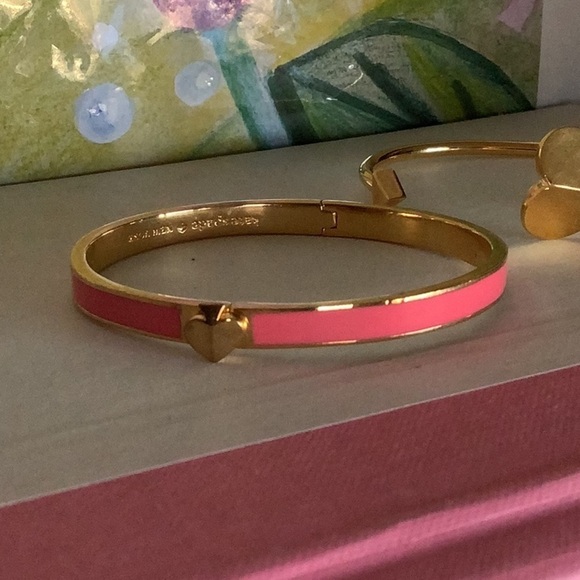 🆕 Kate Spade New York Pink Enamel & Heritage Bangle Set - Picture 2 of 11